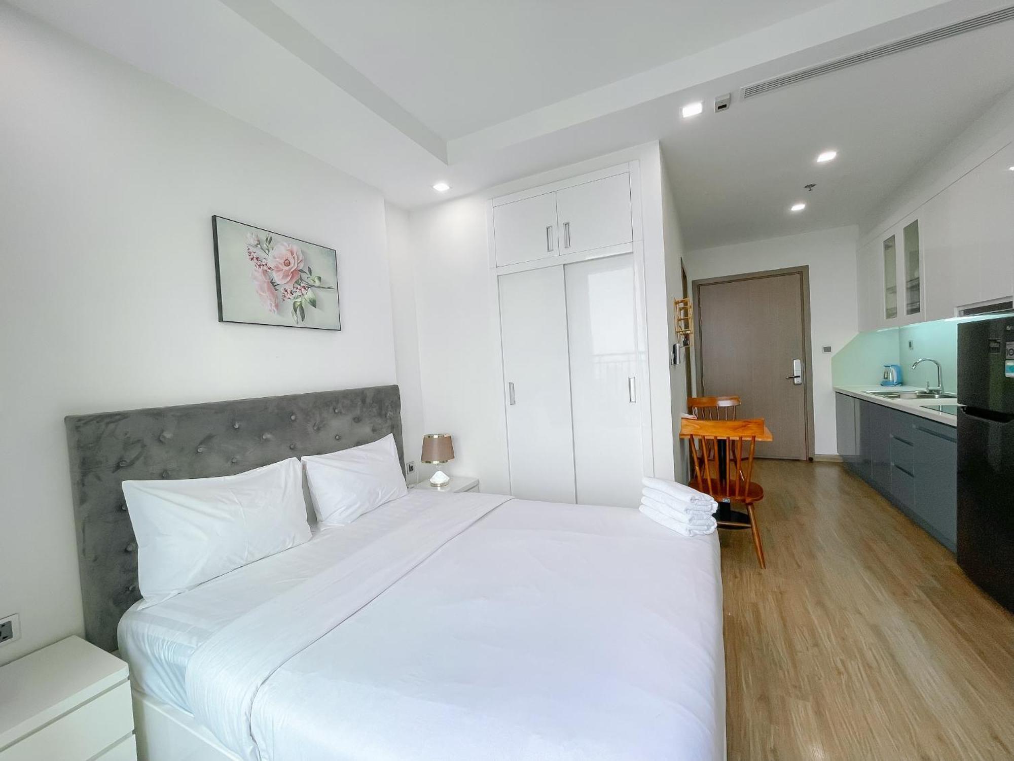 Rosee House -Luxury Apartment In Vinhomes Greenbay ハノイ市 エクステリア 写真